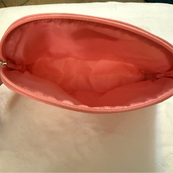 Limited-Edition Clinique x Drawbertson Cosmetic Bag - Picture 4 of 4